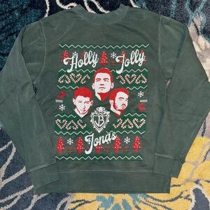 Jonas Brothers green holiday crew neck size S 
Holly Jolly Jonas